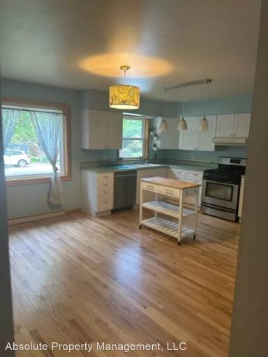 Main picture of 310 W Villard St