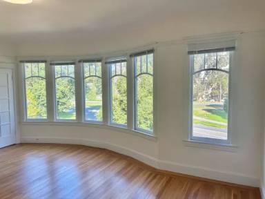Main picture of 2041 Oak St