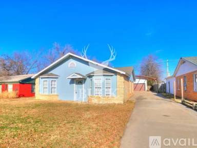 Main picture of 211 E Harmon Dr