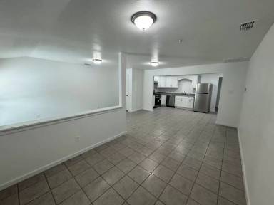 Main picture of 316 E 7th St