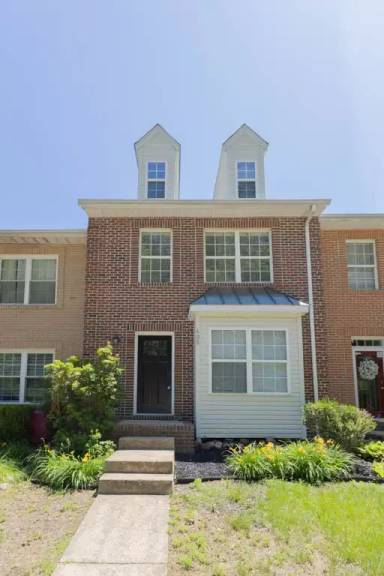 Main picture of 405 Lakeview Ct