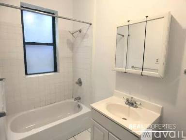 Main picture of 3825 N Fremont St