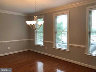 Main picture of 3537 S Four Mile Run Dr