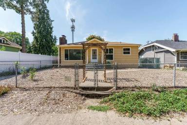 Main picture of 2006 Thompson Ave