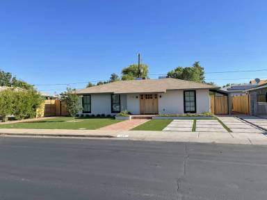 Main picture of 114 E Bruce Ave