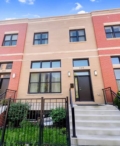 Main picture of 239 E 33rd St