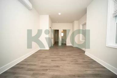 Main picture of 2131 S Alden St