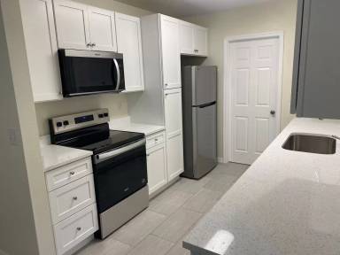 Main picture of 640 Poinsettia Dr