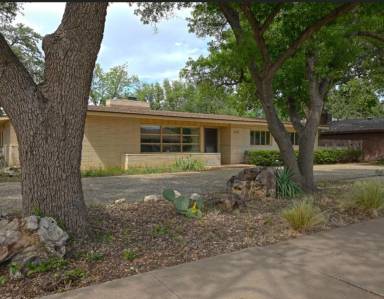 Main picture of 2220 33rd St