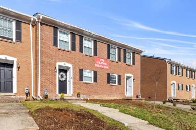Main picture of 185 S Eagle Creek Dr