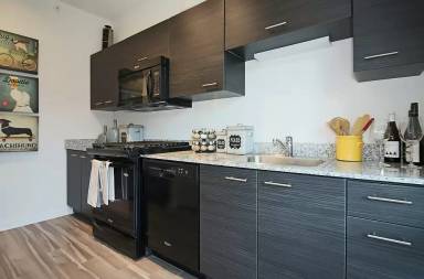 Main picture of 804 N Lasalle St