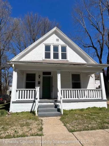 Main picture of 811 W Monroe Ter