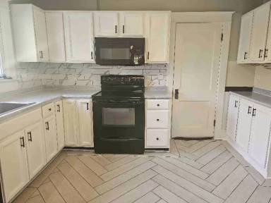 Main picture of 327 Superior St