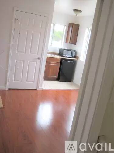 Main picture of 10729 Palms Blvd