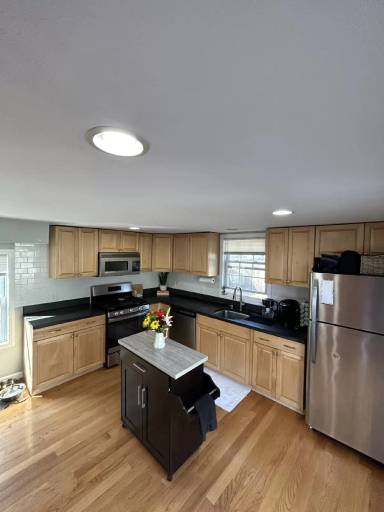 Main picture of 7 E Lake St