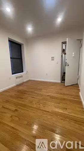 Main picture of 444 East 81st St