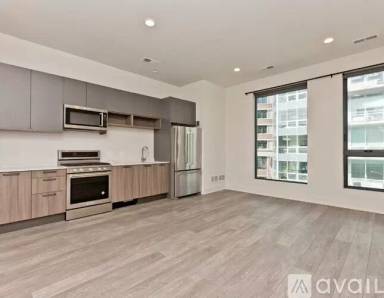 Main picture of 853 N Larrabee St