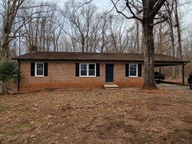 Main picture of 406 S Greenbriar Rd