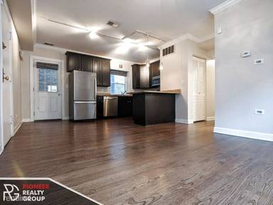 Main picture of 628-34 W Roscoe St