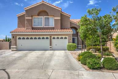 Main picture of 2 Rampart Ct