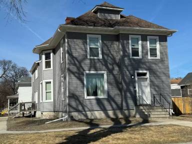 Main picture of 319 9th St S