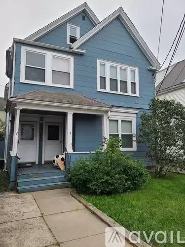 Main picture of 40 Bayard St