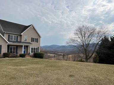 Main picture of 90 Meadow Heights Ln