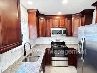 Main picture of 111 E 1st St