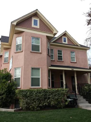 Main picture of 746 W 3rd St