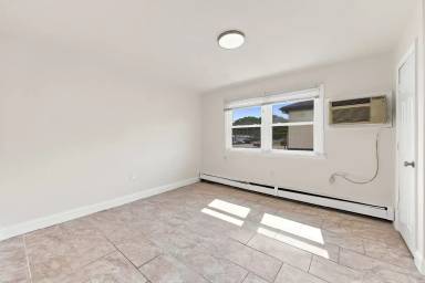 Main picture of 805 W New York Ave