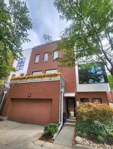 Main picture of 1033 Leavenworth Plz