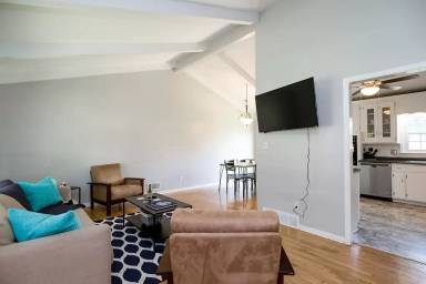Main picture of 8801 W 90th St