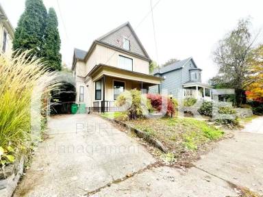 Main picture of 133 NE Graham St