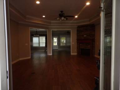 Main picture of 600 S Oak Ridge Dr
