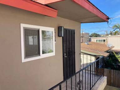 Main picture of 3734 Ingraham St