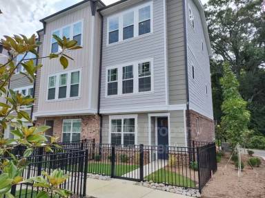 Main picture of 3205 Zenith Ln