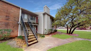 Main picture of 1901 Holleman Dr W