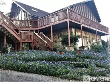 Main picture of 18304 W Reed Parks Rd