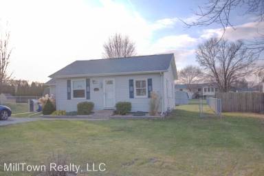 Main picture of 132 E 3rd St