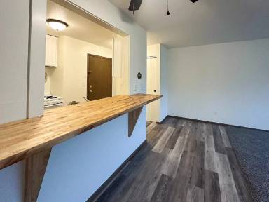 Main picture of 3245 N Oakland