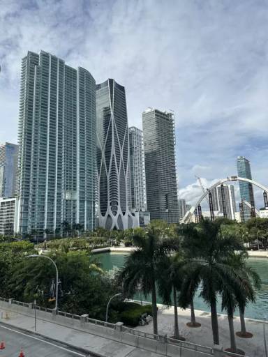 Main picture of 900 Biscayne Bay Condos