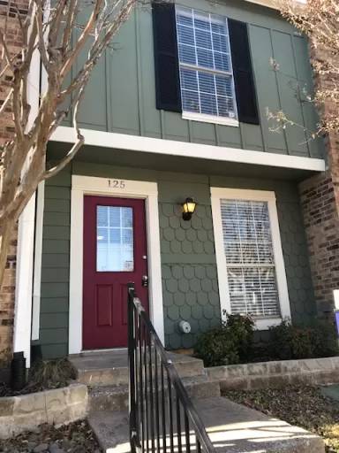 Main picture of 125 Surrey Ln