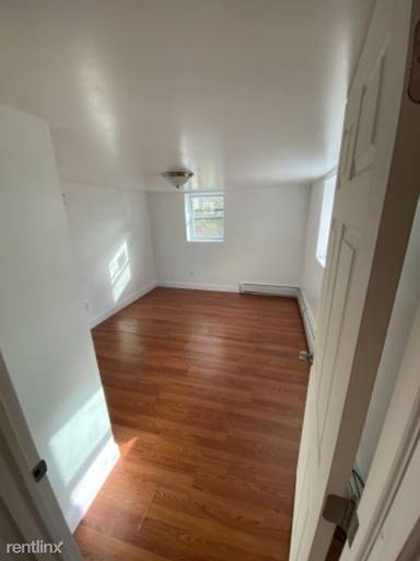 Main picture of 62 Vineyard Ave