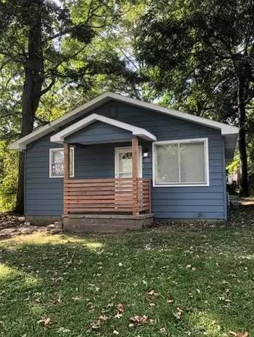 Main picture of 1030 Leslie St