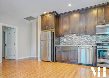Main picture of 2352 Portland St