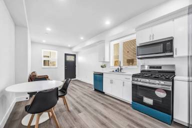 Main picture of 1156 W 38th St