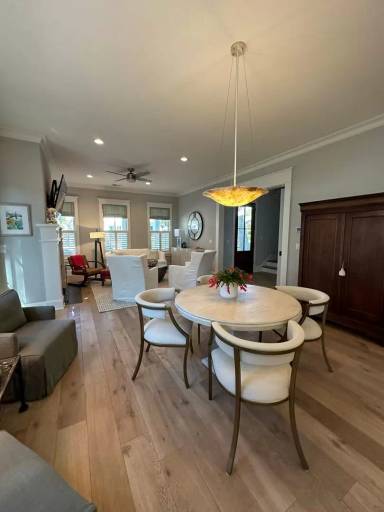 Main picture of 7 W Bluff