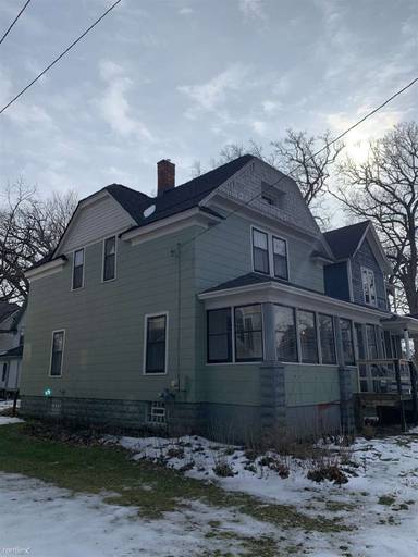 Main picture of 1005 S Westnedge Ave