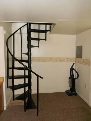 Main picture of 292 Lincoln Way W