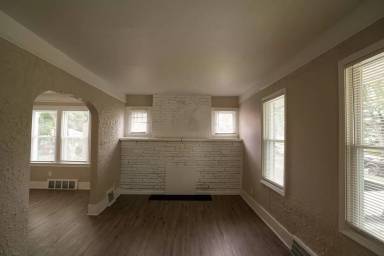Main picture of 18524 Riverview St